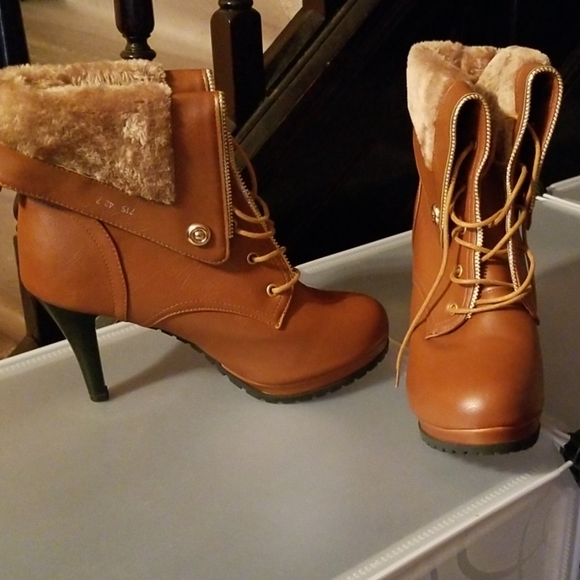 Fashion Boots - Picture 1 of 4